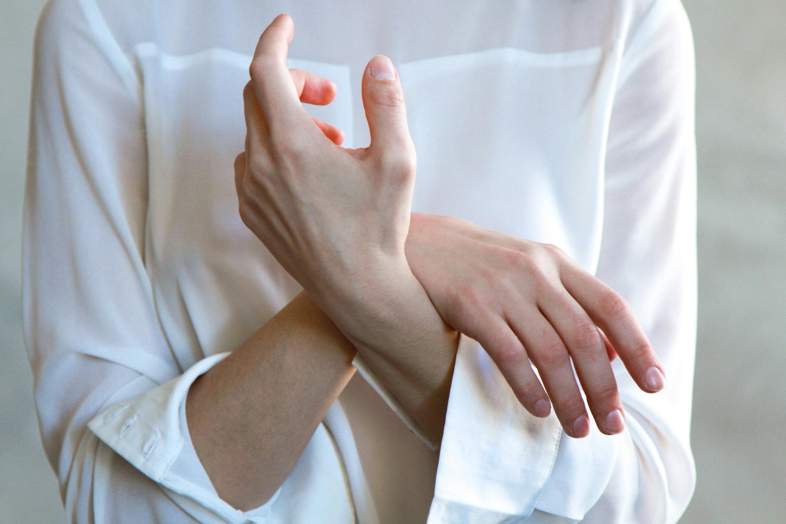 Tackle Sweaty Hands Naturally with Sustainable Lifestyle Choices